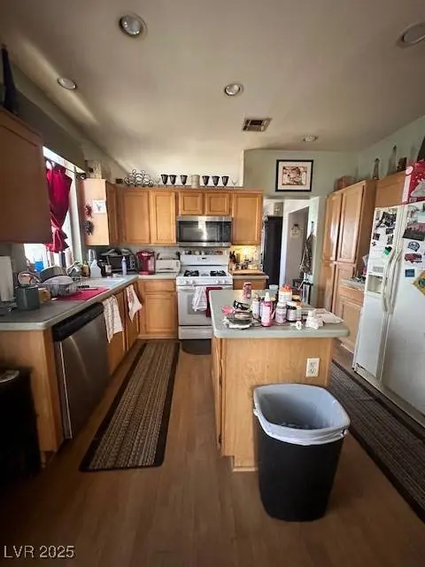 379 Golden Shore DR, Las Vegas, NV 89123