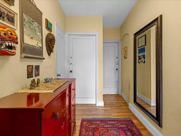 228 Commonwealth Ave #9, Boston, MA 02116