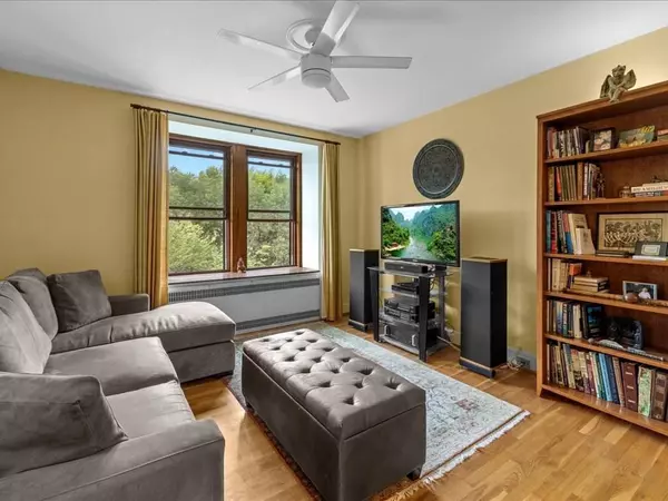 228 Commonwealth Ave #9, Boston, MA 02116