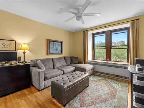 228 Commonwealth Ave #9, Boston, MA 02116