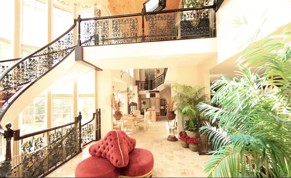 87 E Brimfield Holland, Brimfield, MA 01010-9653