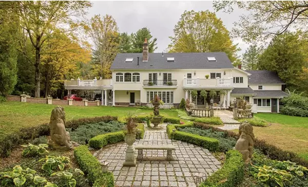 87 E Brimfield Holland, Brimfield, MA 01010-9653