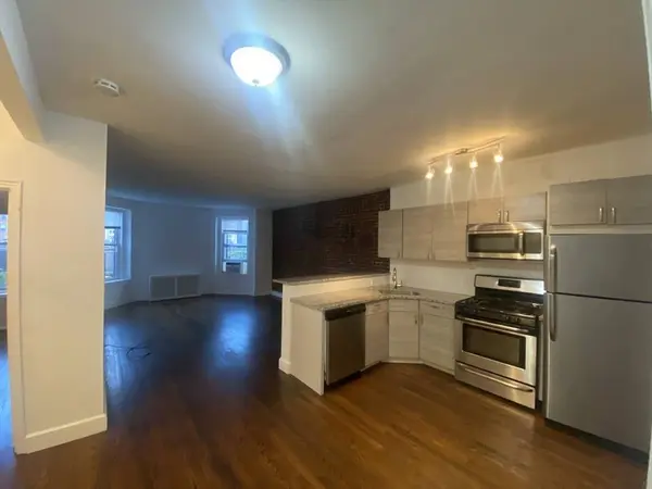 228 Commonwealth #10, Boston, MA 02116