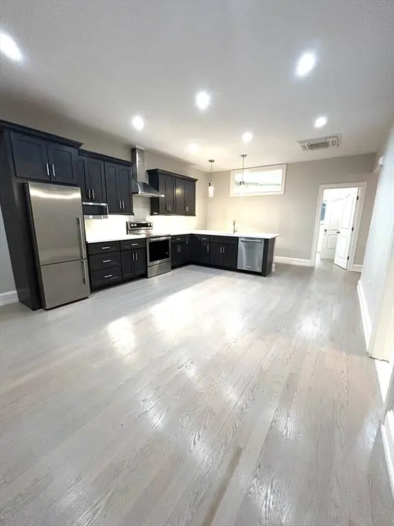 554 Massachusetts #1G, Boston, MA 02118