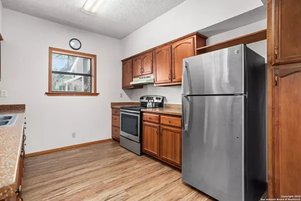 272 White Bass Dr, Lakehills, TX 78063