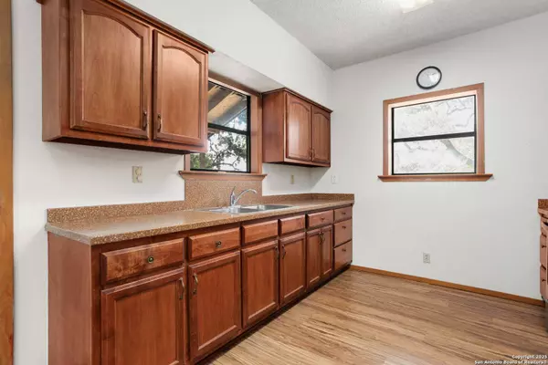 272 White Bass Dr, Lakehills, TX 78063