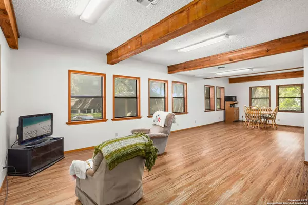 272 White Bass Dr, Lakehills, TX 78063