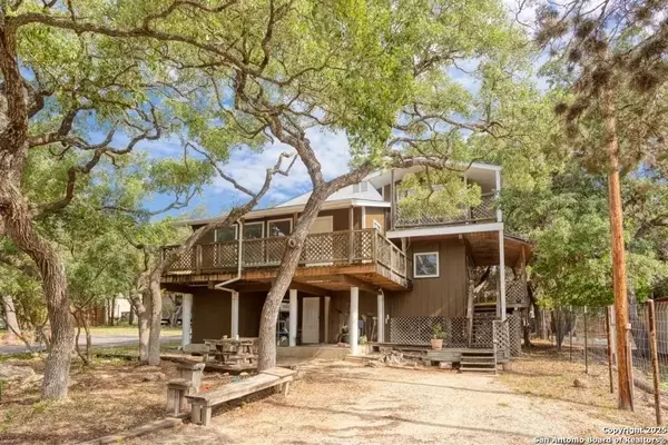 272 White Bass Dr, Lakehills, TX 78063