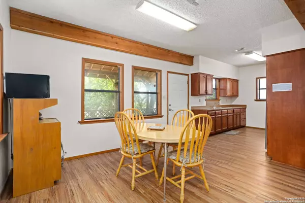 272 White Bass Dr, Lakehills, TX 78063