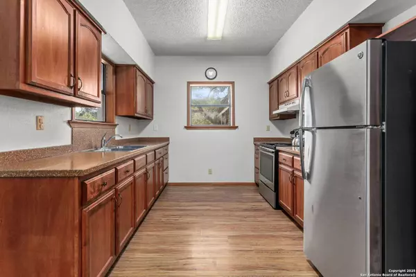 272 White Bass Dr, Lakehills, TX 78063