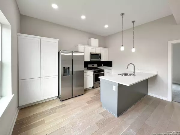 100 Lewis St UNIT 2, San Antonio, TX 78212