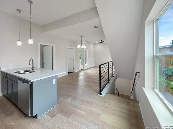 100 Lewis St UNIT 2, San Antonio, TX 78212