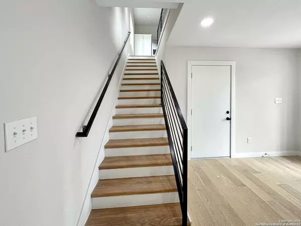 100 Lewis St UNIT 2, San Antonio, TX 78212