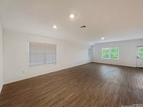 622 Bean Bend, San Antonio, TX 78221