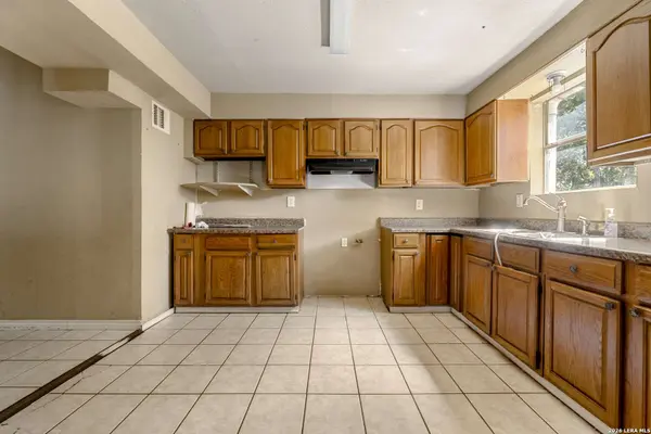 2029 BURTON AVE, San Antonio, TX 78221