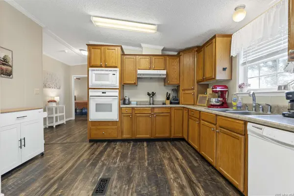 111 LONGHORN RD, Stockdale, TX 78160