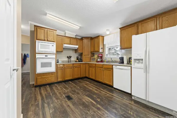 111 LONGHORN RD, Stockdale, TX 78160