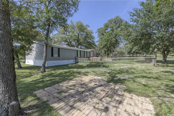 111 LONGHORN RD, Stockdale, TX 78160