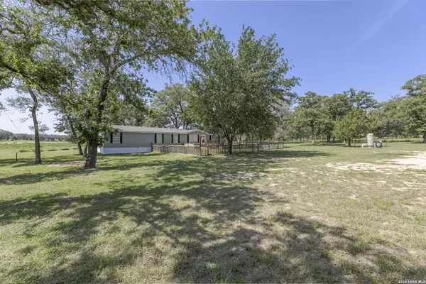 111 LONGHORN RD, Stockdale, TX 78160