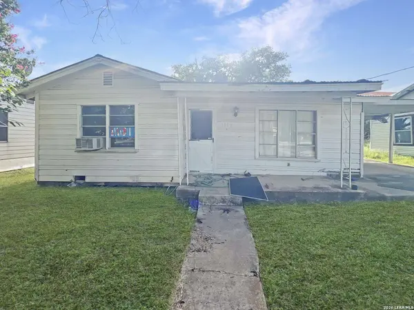 1008 Avenue T, Hondo, TX 78861