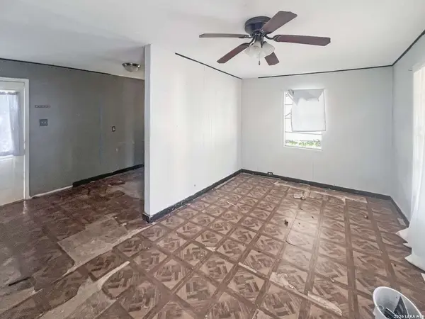 1008 Avenue T, Hondo, TX 78861