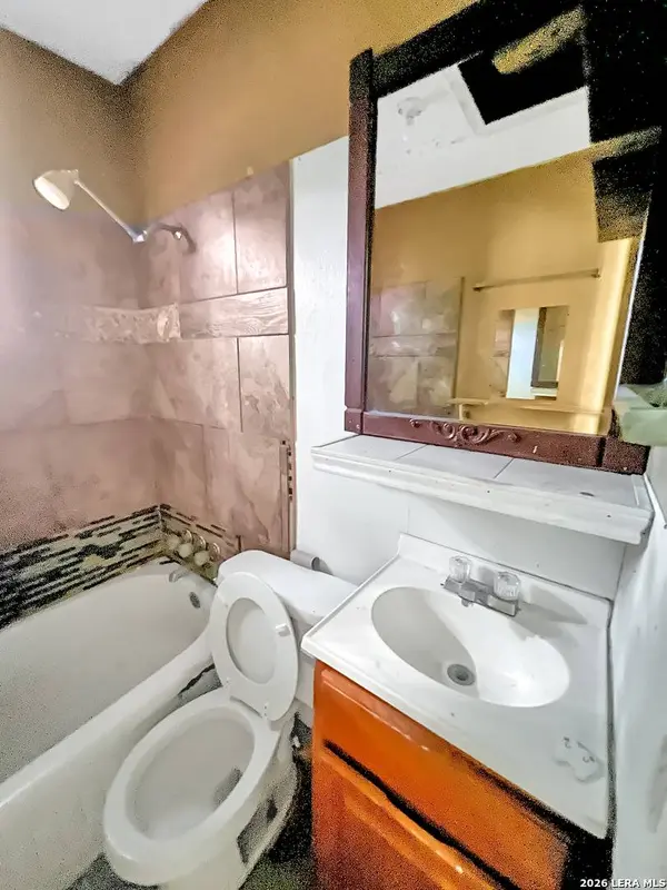 1008 Avenue T, Hondo, TX 78861