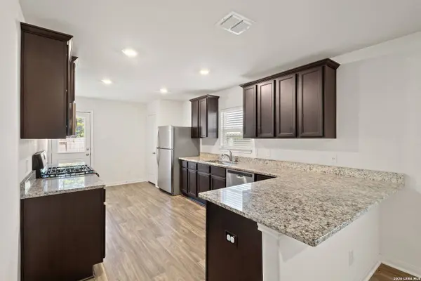 15214 HARBOR LNDG, Von Ormy, TX 78073