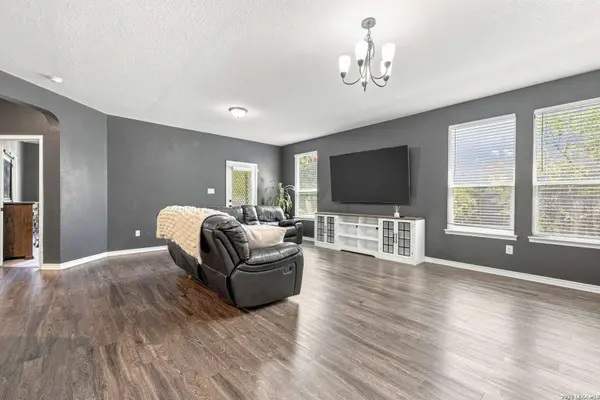 8242 Phantom Fld, San Antonio, TX 78253