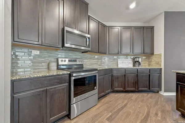 8242 Phantom Fld, San Antonio, TX 78253