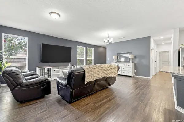 8242 Phantom Fld, San Antonio, TX 78253