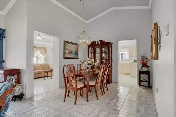 2504 Sunup DR, Las Vegas, NV 89134