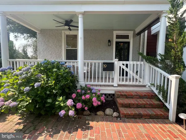 19 E DEL RAY AVE E, Alexandria, VA 22301