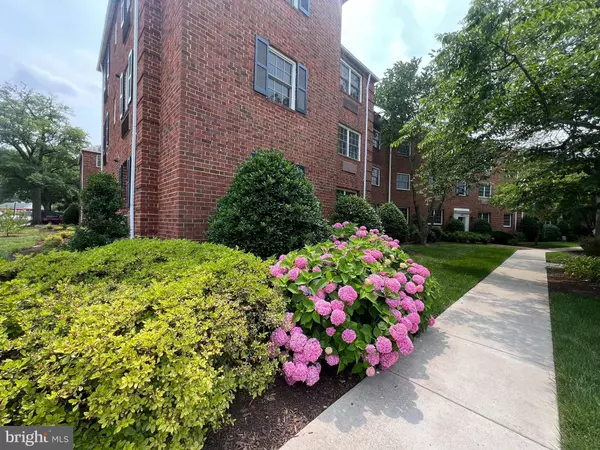 1704 W ABINGDON DR #302, Alexandria, VA 22314