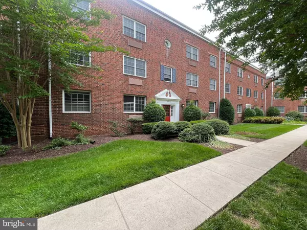 1704 W ABINGDON DR #302, Alexandria, VA 22314