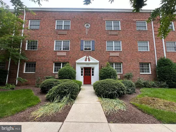 1704 W ABINGDON DR #302, Alexandria, VA 22314
