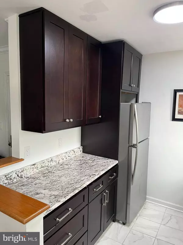 1704 W ABINGDON DR #302, Alexandria, VA 22314