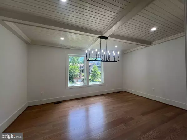 2520 N VERNON ST N, Arlington, VA 22207