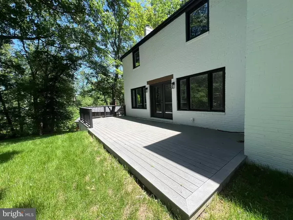 2520 N VERNON ST N, Arlington, VA 22207