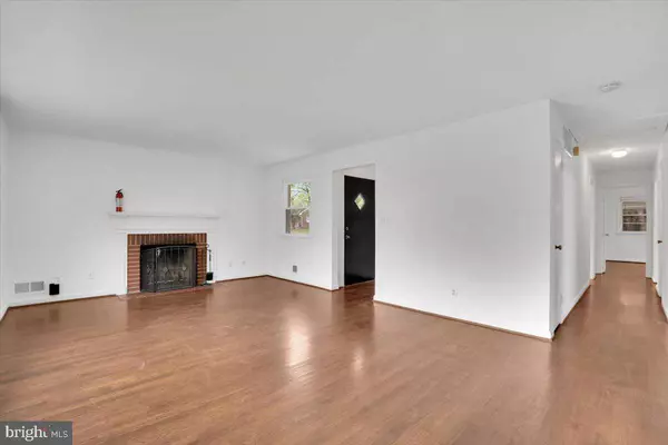 5835 LEBANON RD, Alexandria, VA 22310