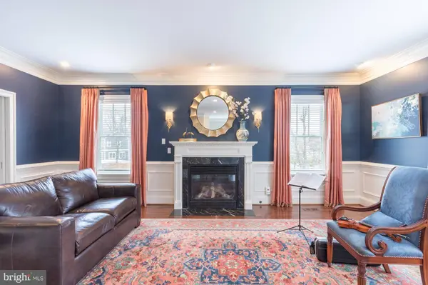 2138 PATRICK HENRY DR, Arlington, VA 22205