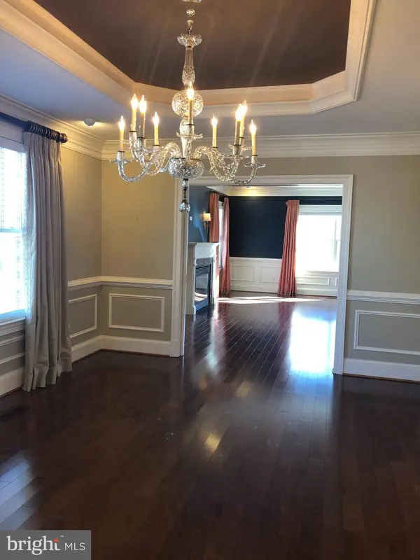 2138 PATRICK HENRY DR, Arlington, VA 22205