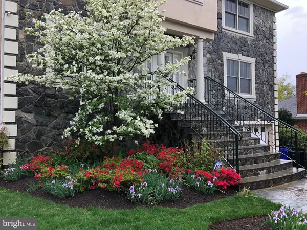 2138 PATRICK HENRY DR, Arlington, VA 22205