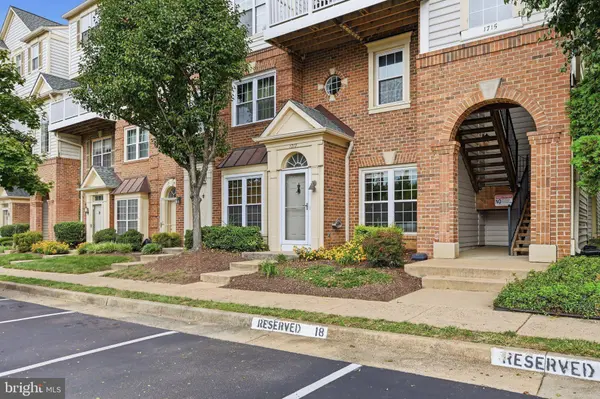 1717 BRADDOCK PL, Alexandria, VA 22302