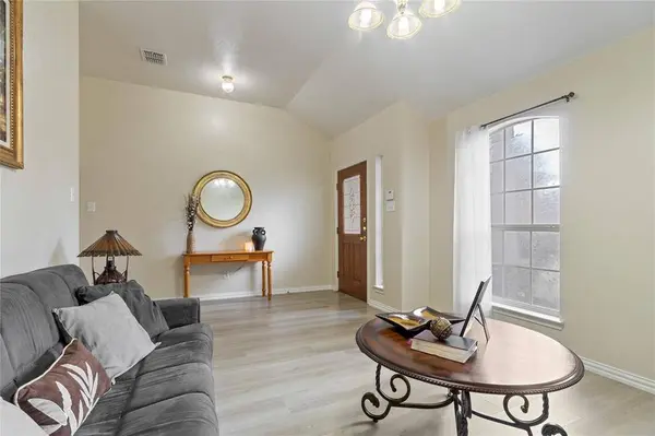 2779 Sunvalley Drive, Grand Prairie, TX 75052