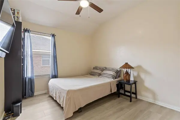 2779 Sunvalley Drive, Grand Prairie, TX 75052