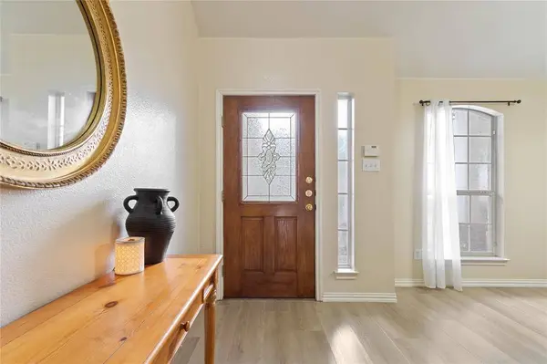 2779 Sunvalley Drive, Grand Prairie, TX 75052