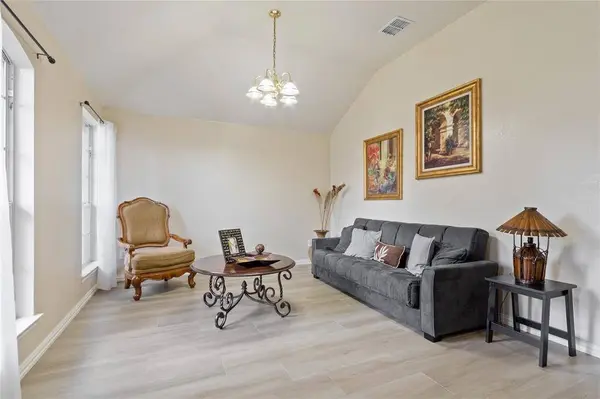 2779 Sunvalley Drive, Grand Prairie, TX 75052