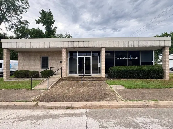 300 N Washington Street, Kaufman, TX 75142