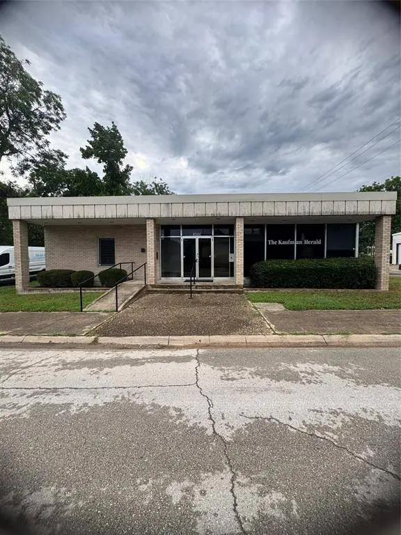 300 N Washington Street, Kaufman, TX 75142