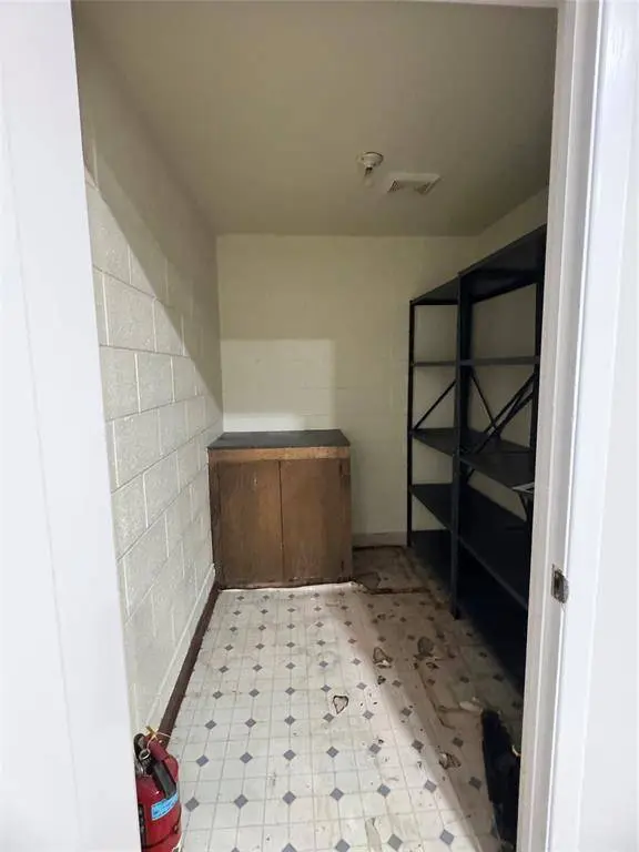 300 N Washington Street, Kaufman, TX 75142